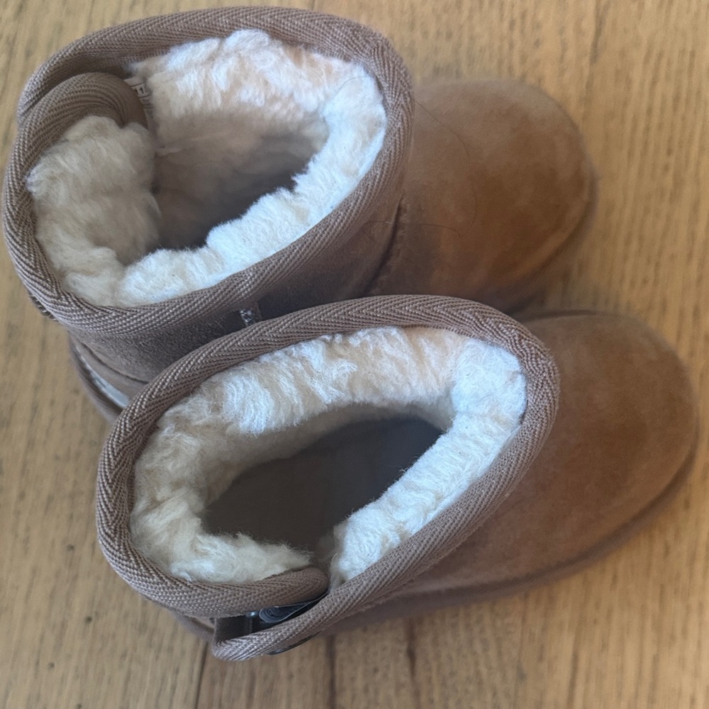 UGG Classic Mini Chestnut Shearling Boots - Picture 3 of 6